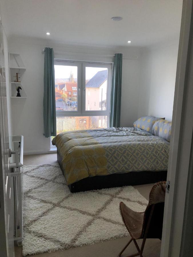 Beautiful 1-Bed Apartment In Redhill ريدهيل المظهر الخارجي الصورة