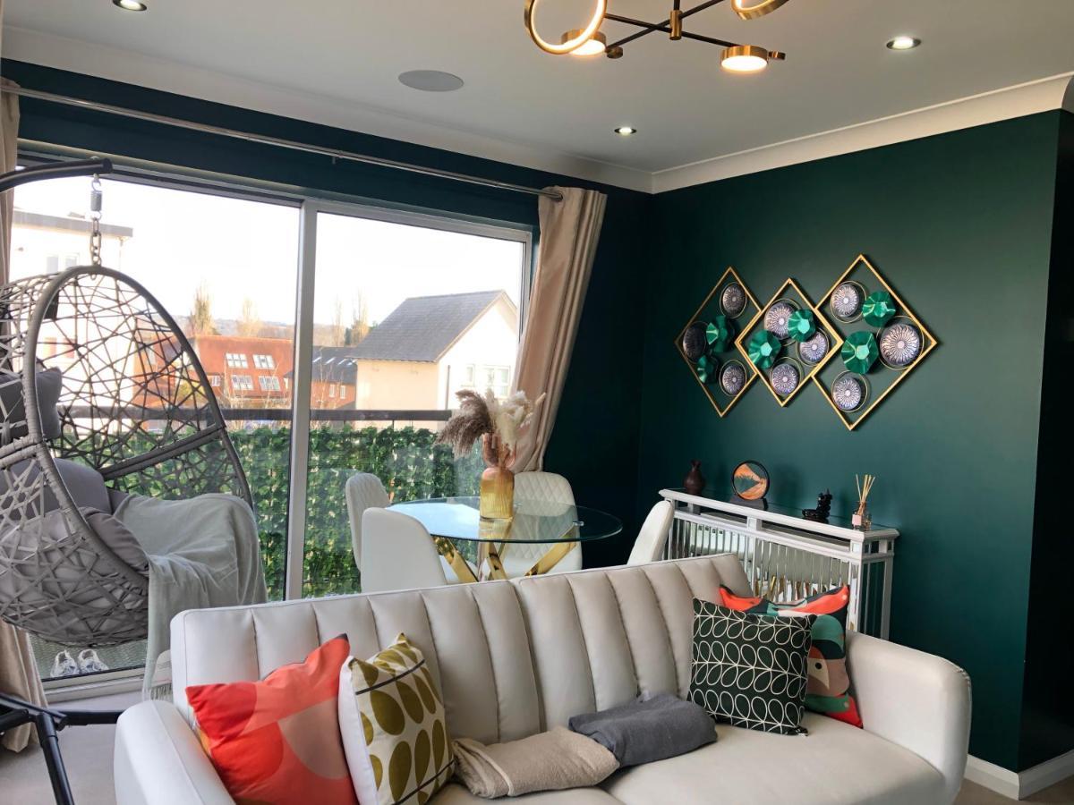 Beautiful 1-Bed Apartment In Redhill ريدهيل المظهر الخارجي الصورة