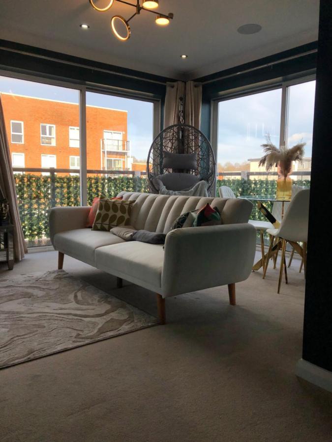 Beautiful 1-Bed Apartment In Redhill ريدهيل المظهر الخارجي الصورة